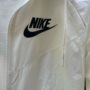 Womens Nike windbreaker